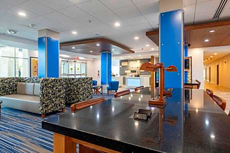 Holiday Inn Express and Suites Staunton By IHG