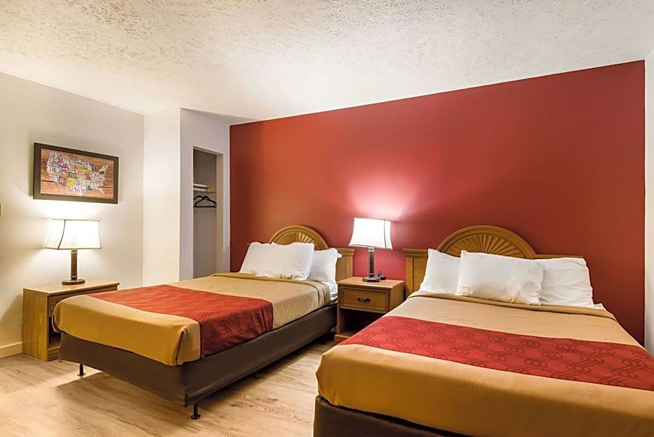 Econo Lodge Inn & Suites near Split Rock and Harmony Lake
