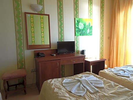 Triple Room with Sea View