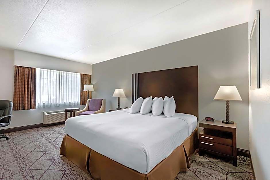 Best Western Plus Longbranch Hotel & Convention Center