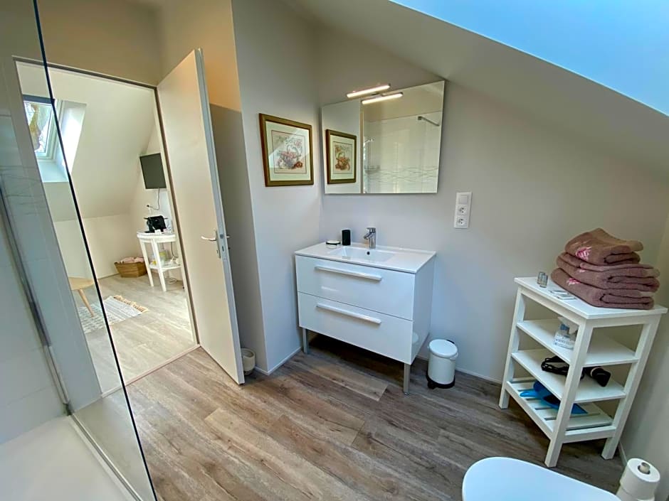 Sans Souci Bed and Breakfast Luxe Heated Pool and Restaurant