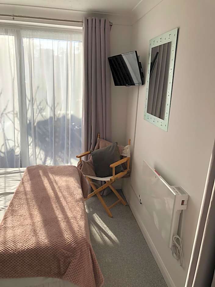 Basingstoke En Suite Room in Garden Annex