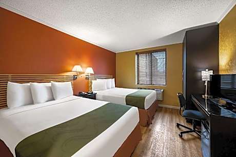 2 Queen Beds Nonsmoking