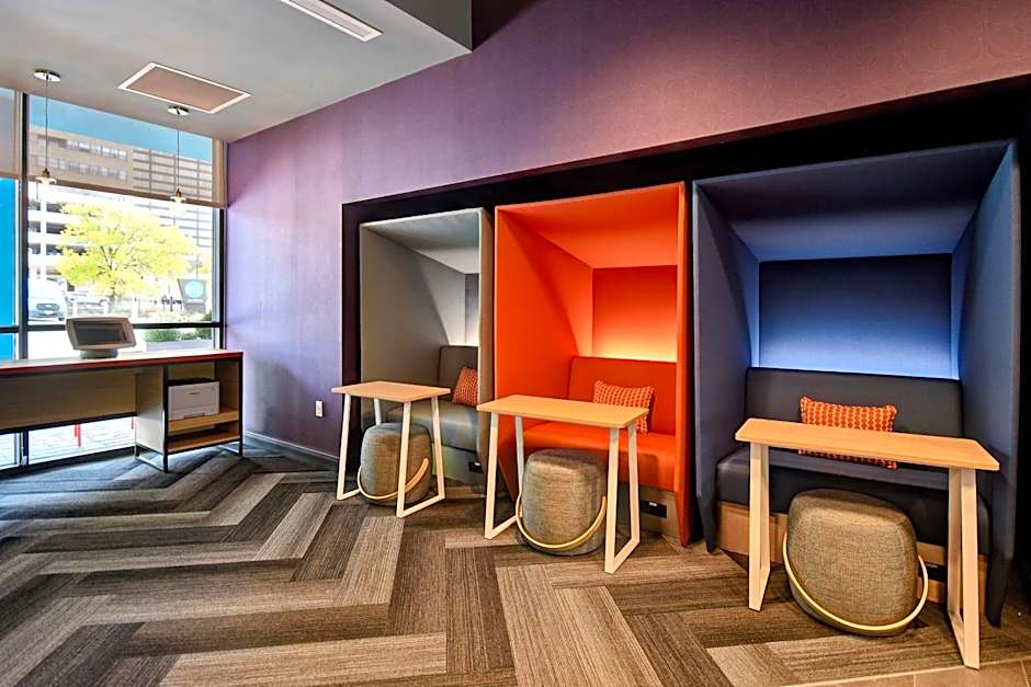 Tru by Hilton Manchester Downtown