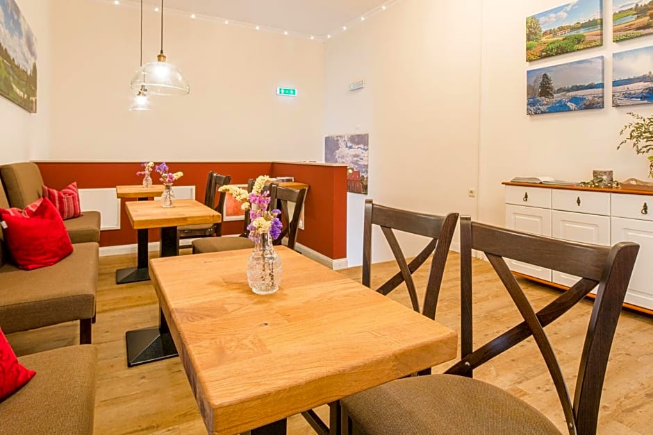 Schäfers Hotel, Self-Check-in, Cafe und Bäcker am Hotel