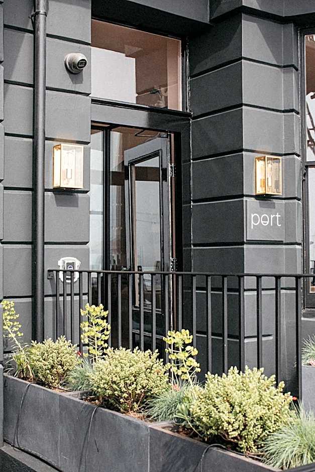 Port Hotel