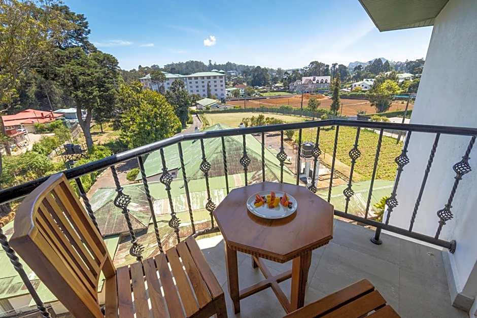 Araliya Green Hills Hotel