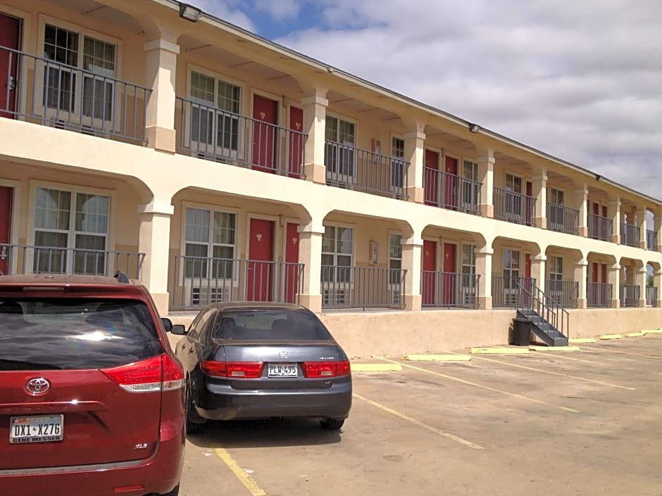 Villa West Inn