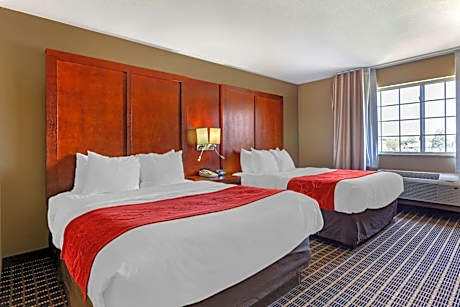 Queen Suite with Two Queen Beds - Non-Smoking/SofaBed