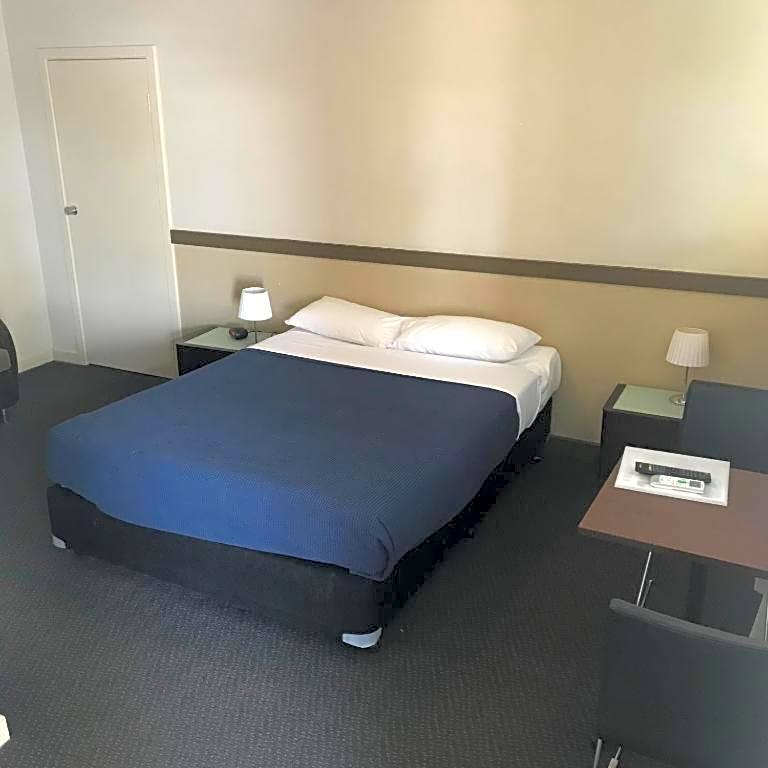 Highlander Hotel Bar Kitchen Rooftop