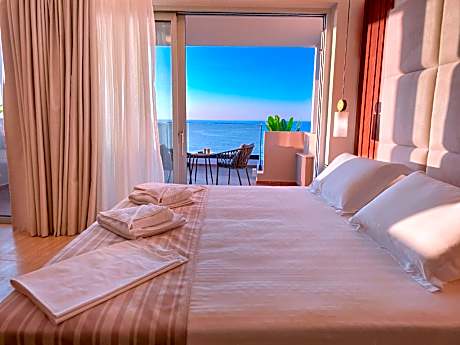 Deluxe Double Room with Balcony and Sea View