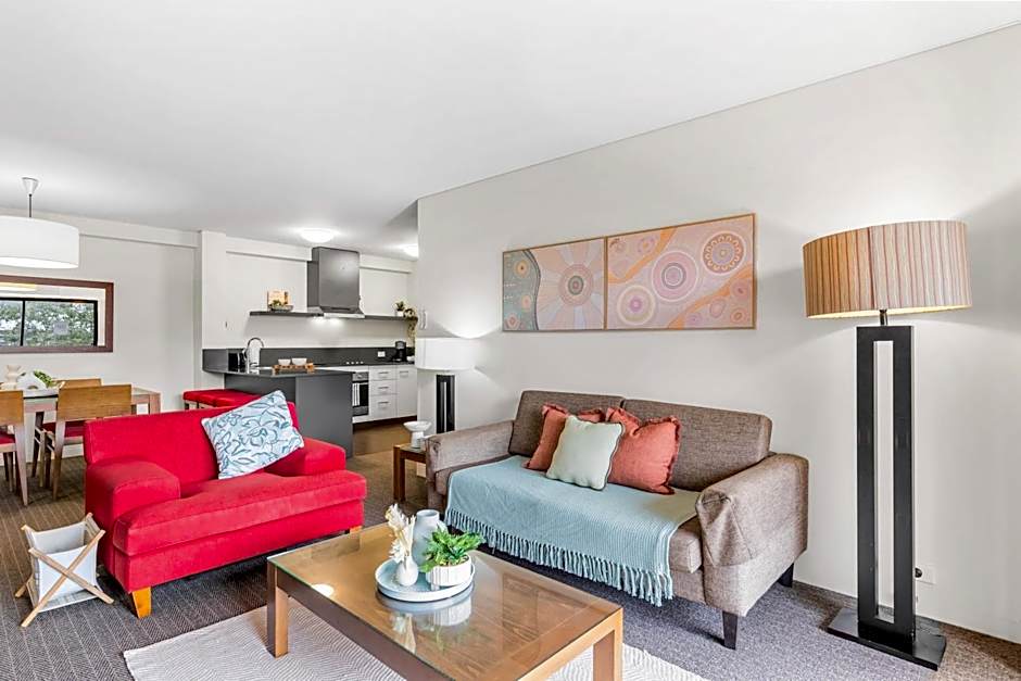 Apartment with City Views in East Perth