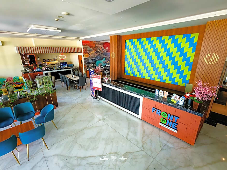 Front One Hotel Purwodadi