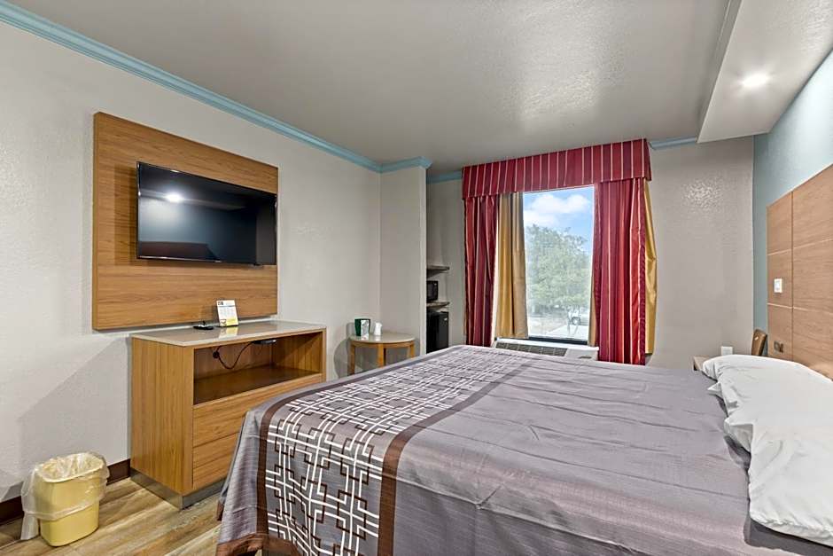 Regency Inn Near Boardwalk & Hurlburt Field