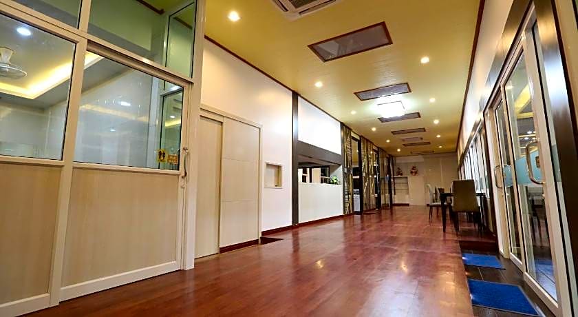 RoomQuest Suvarnabhumi Airport Rom Klao