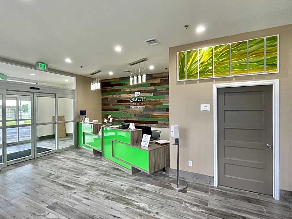 Quality Inn & Suites Elgin