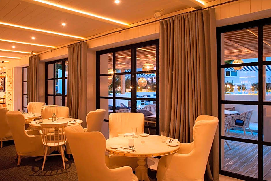 AC Hotel by Marriott Victoria Suites