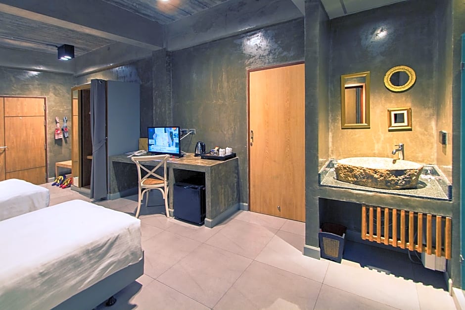 Kroque Boutique and Bistro Hotel