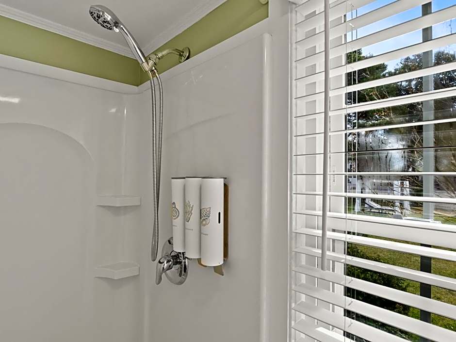 The Seagrove Suites & Guest Rooms