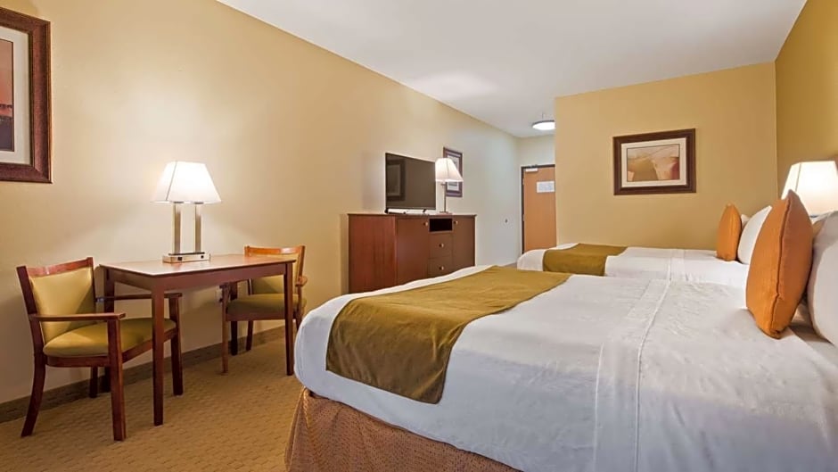 Best Western Plus Montezuma Inn And Suites