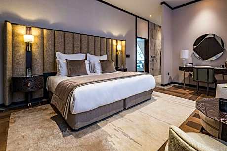 The House Residence, 3 Bedroom Suite, Bedroom 1: 1 King, Bedroom 2: 1 King, Bedroom 3: 1 King