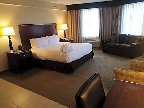 1 King Bed Deluxe Mountain View - Corner Room