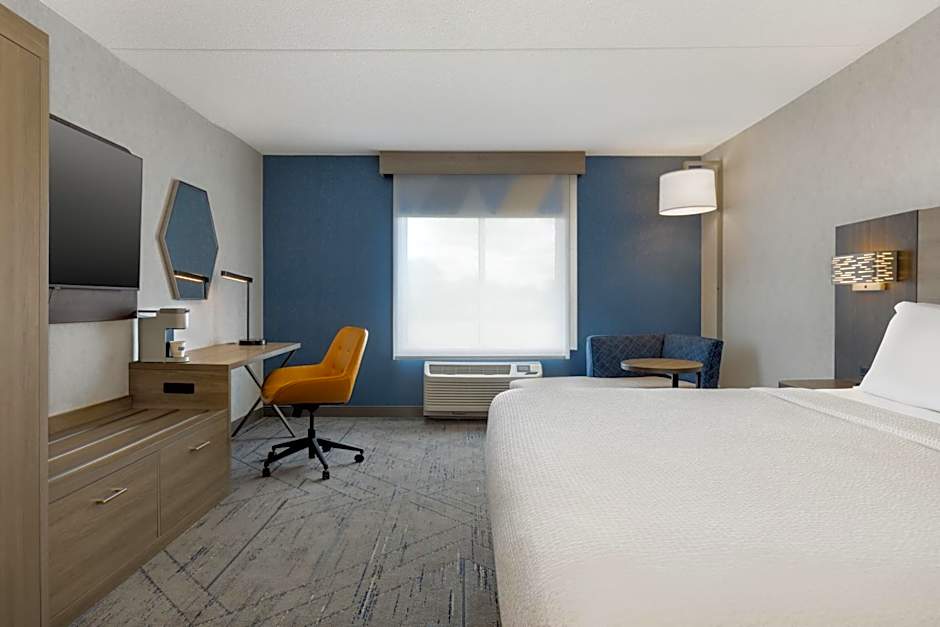 Holiday Inn Express & Suites Ottawa East-Orleans By IHG