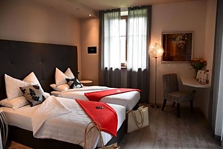 Deluxe Double or Twin Room with Mountain View