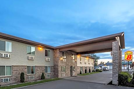 Super 8 by Wyndham Rexburg