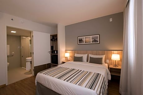 1 Queen Bed Mobility Accessible Room Non-Smoking