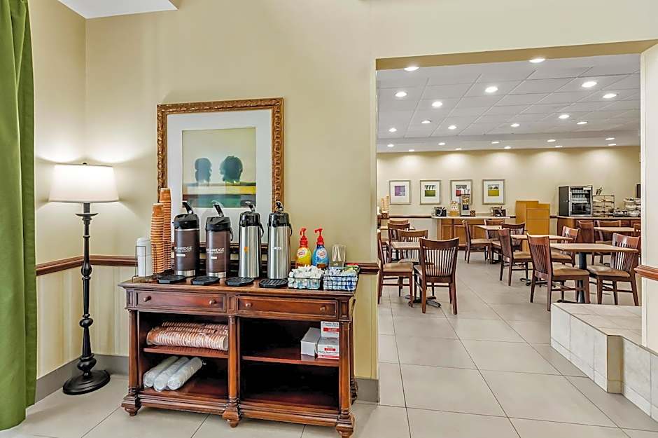 Country Inn & Suites by Radisson, Princeton, WV