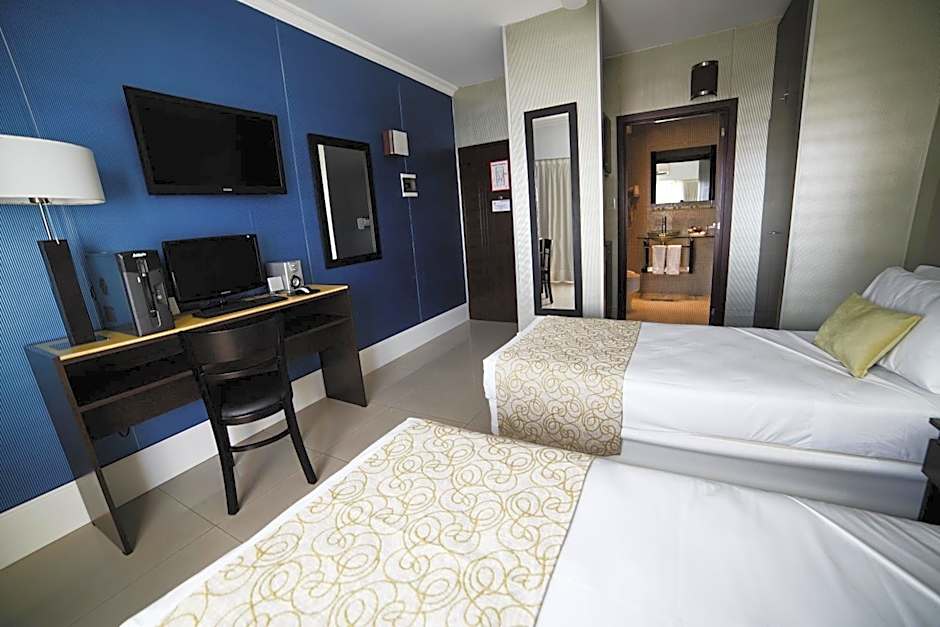 Ker Urquiza Hotel & Suites