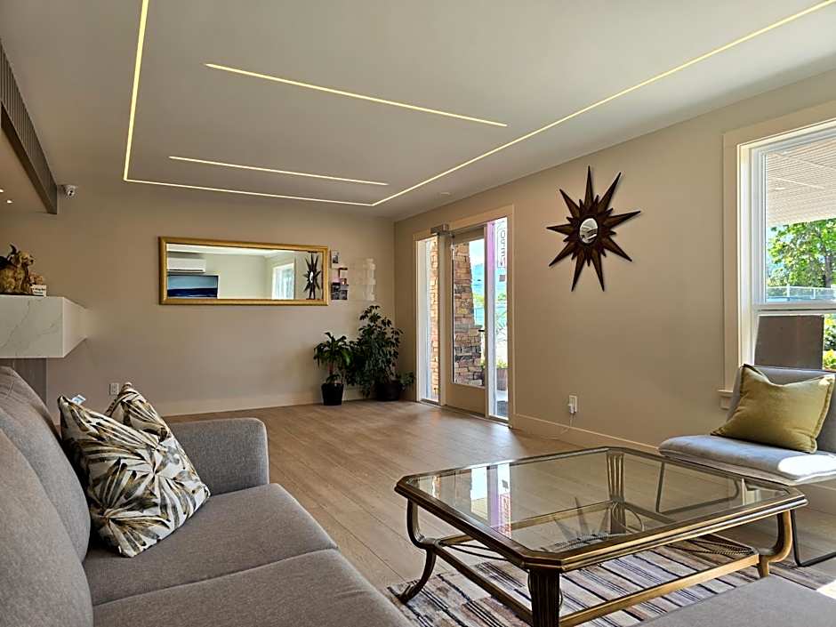 Sahara Courtyard Inn & Suites Osoyoos