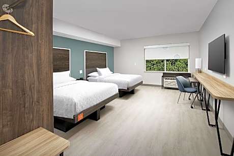 2 QUEEN HEARING ACCESSIBLE ROOM W/BATHTUB