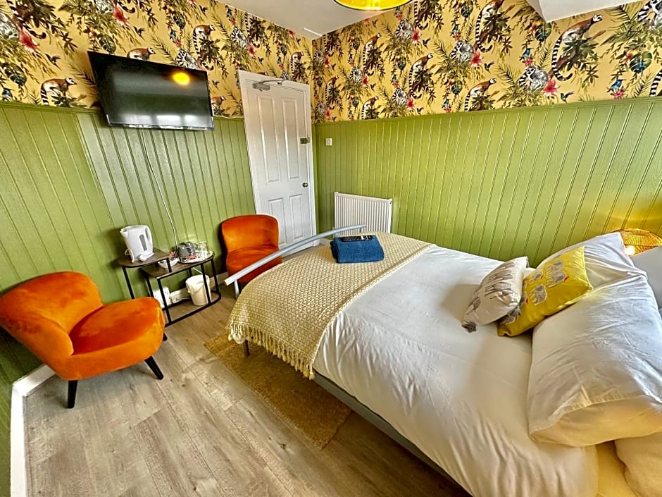 Lemur Lodge - Boutique Apartments - Short Stroll to The Beach