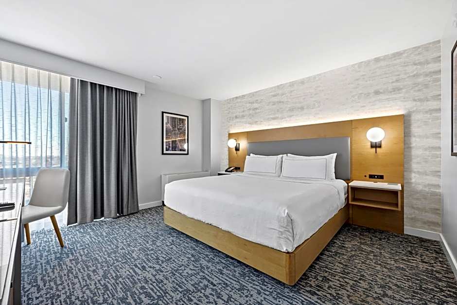 DoubleTree by Hilton New York JFK Airport