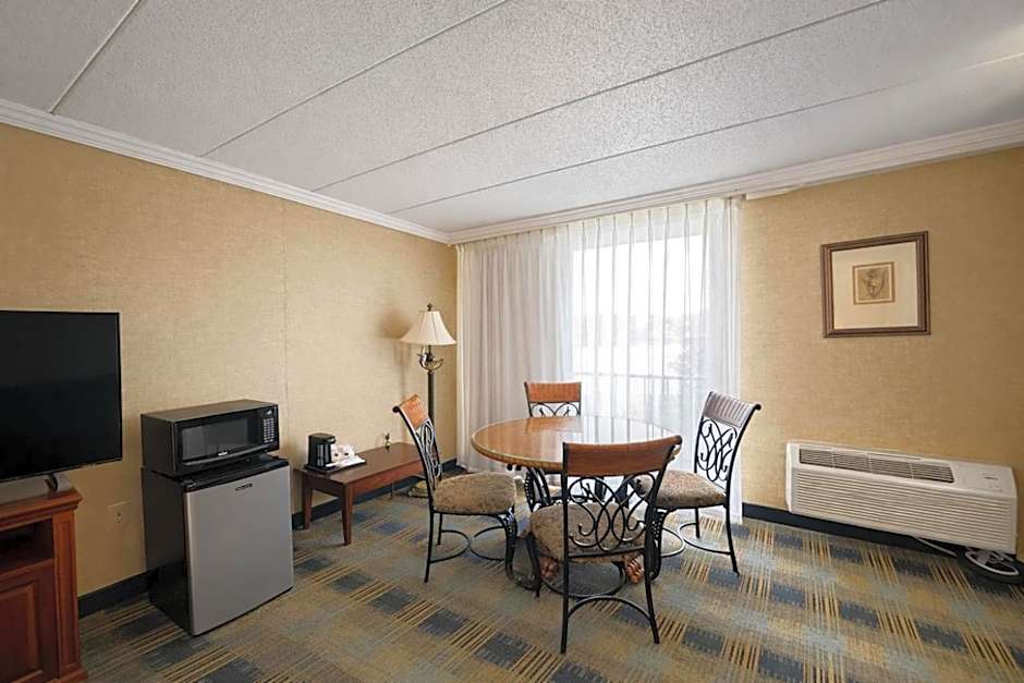 Riverview Inn & Suites