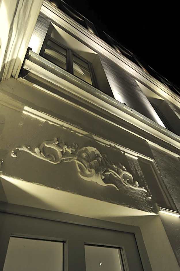 The 3 Ducks Eiffel Tower by Hiphophostels