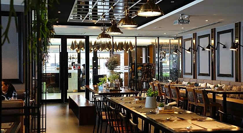 130 Hotel & Residence Bangkok (SHA Plus)