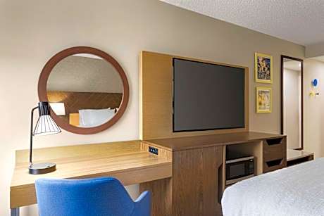 1 King Bed Nonsmoking