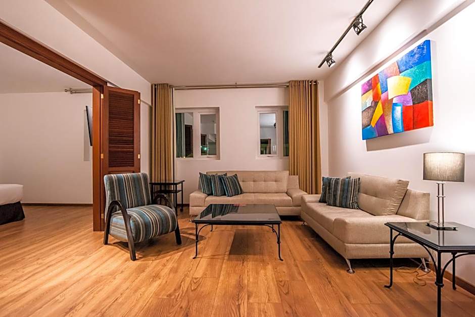 El Polo Apart Hotel & Suites