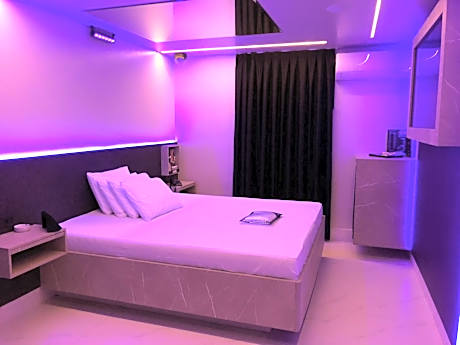 Deluxe Queen Suite