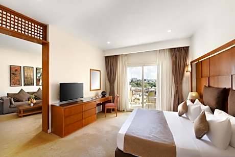 Junior Suite with Pool View