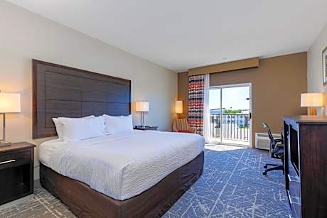 King Room with Balcony - Non-Smoking