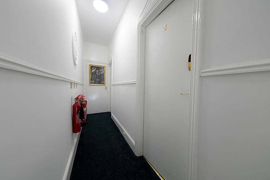 The New Apollo Hotel