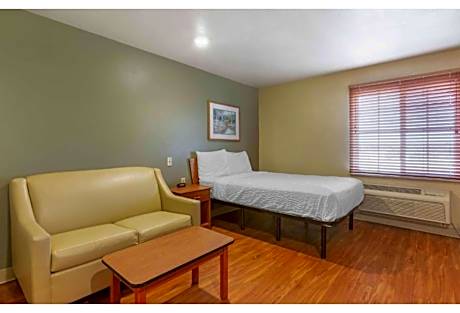 1 Full Bed , Non-Smoking, Kitchen