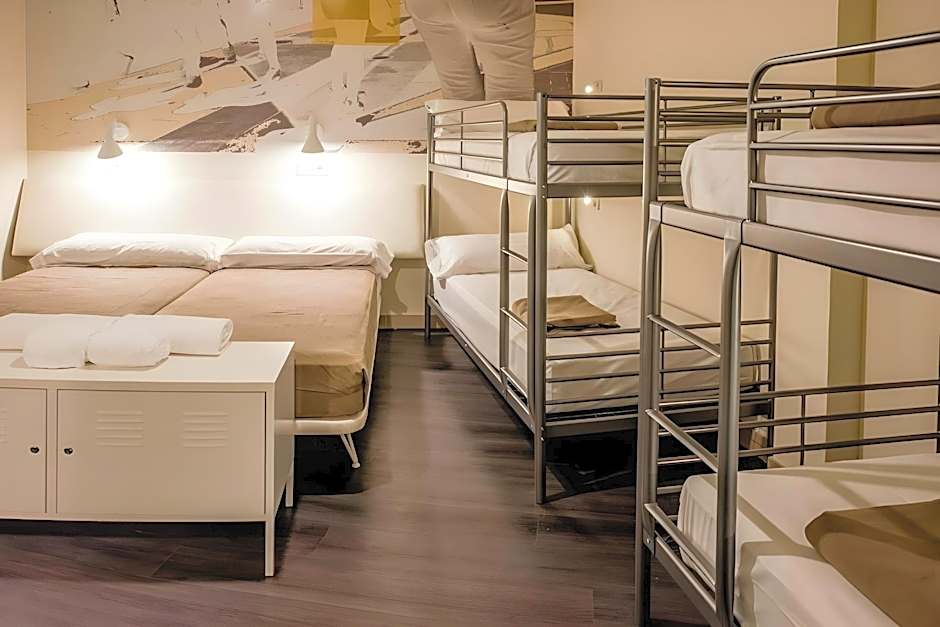 Foto 1 dari 5 — Family Room (6 people)