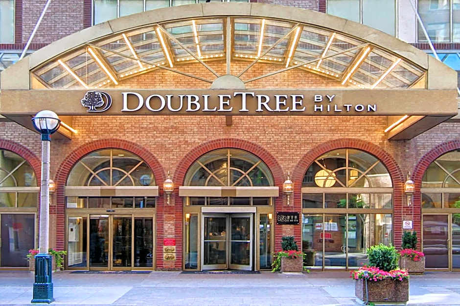 DoubleTree by Hilton Toronto Downtown