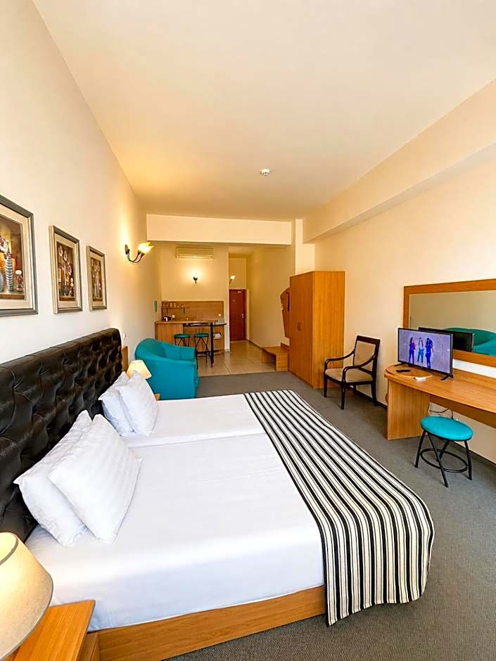 Lotus Family Hotel - Free Parking