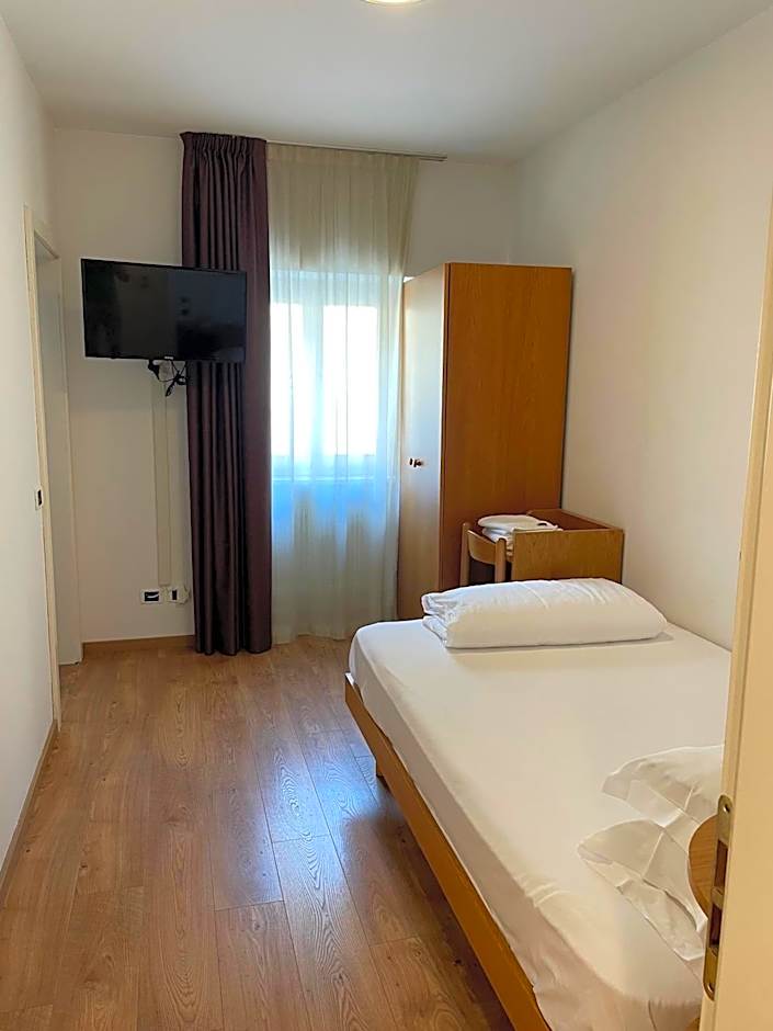 Zdjęcie 1 z 4 — Single Room